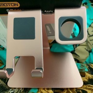 Omoton charging stand